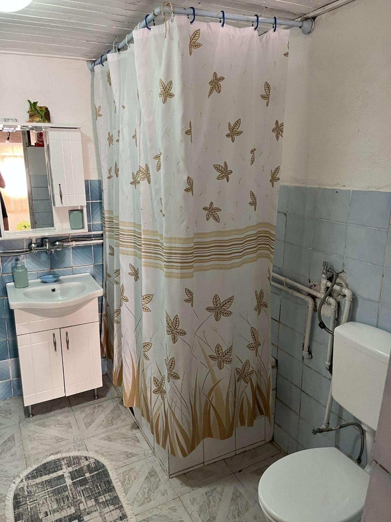 Guest House Guri Vuthaj Kültér fotó