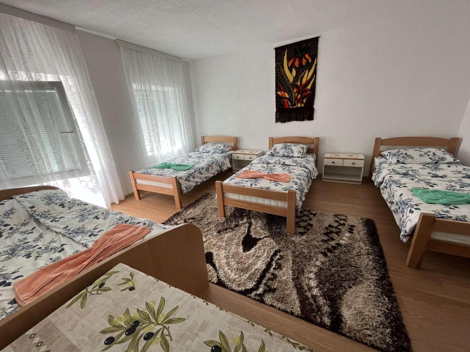 Guest House Guri Vuthaj Kültér fotó