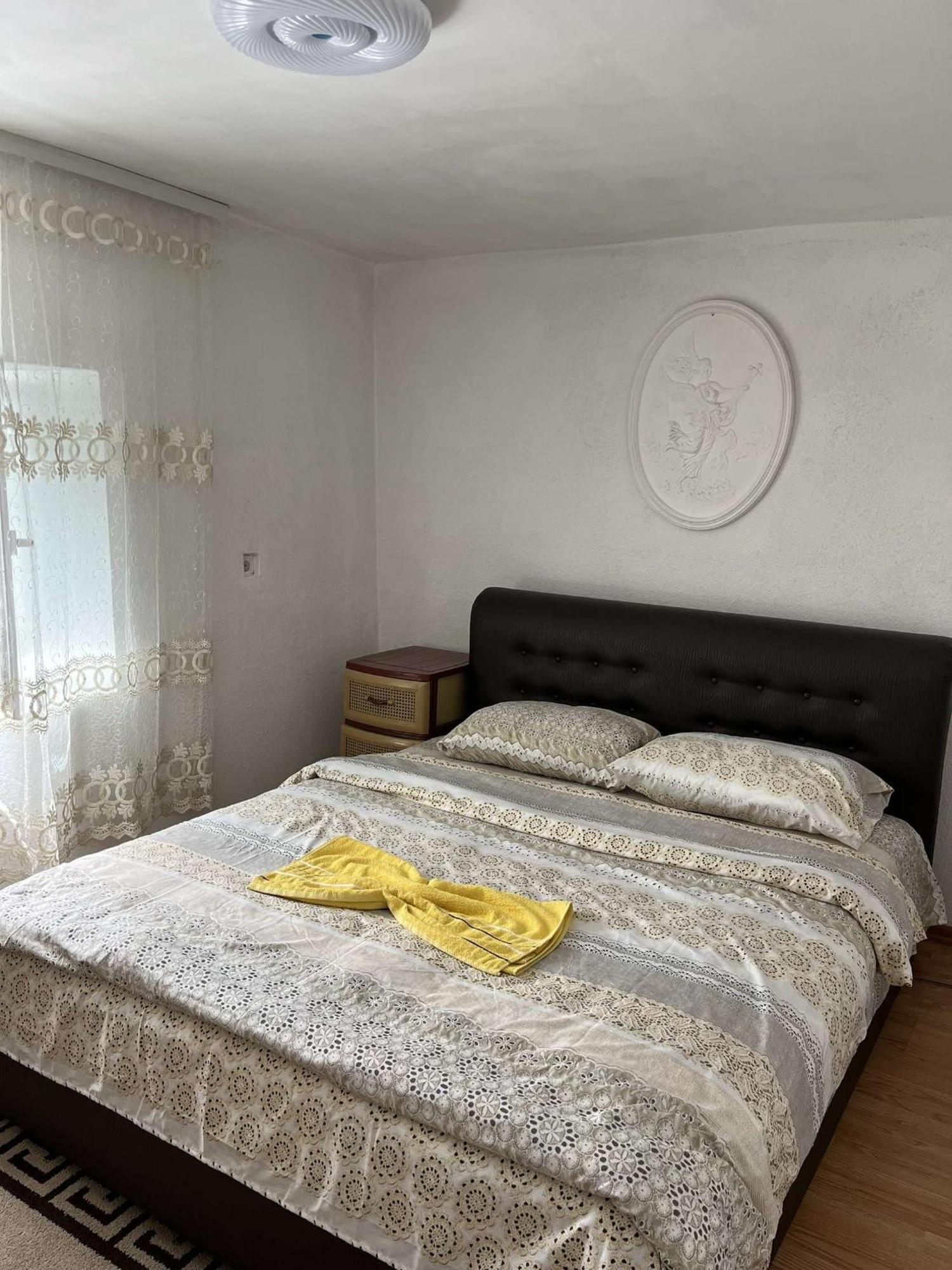 Guest House Guri Vuthaj Kültér fotó